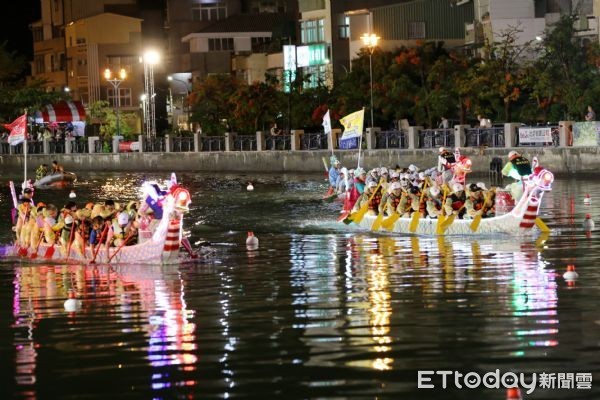 ▲2018台南市國際龍舟錦標賽，14日晚上正式開幕，在台南運河舉行。（圖／市府提供，下同）