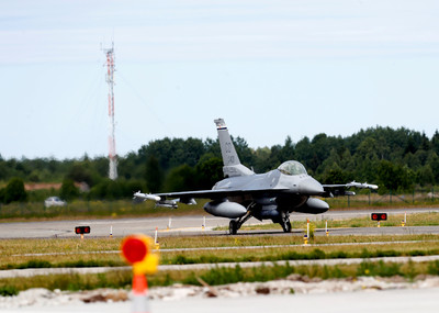 路透：美國設法加速交付F-16新戰機給台灣