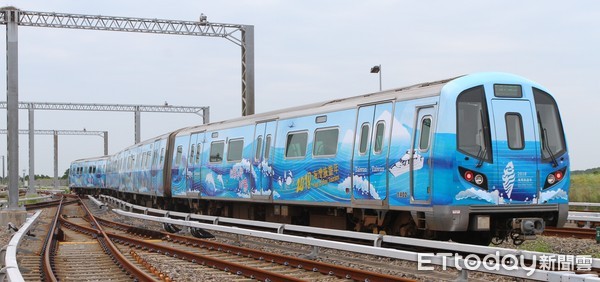 ▲▼機捷彩繪列車6月15日首發。（圖／觀光局提供）
