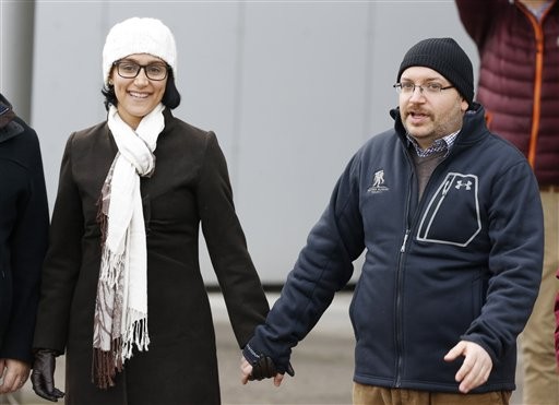▲▼       2014年被伊朗以間諜罪囚禁的美國記者瑞薩安（Jason Rezaian）與妻子莎雷伊（Yeganeh Salehi）     。（圖／達志影像／美聯社）