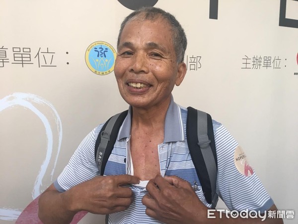 ▲當「白老鼠」換心多活26年　他拉低領口秀「感恩長疤」。（圖／記者嚴云岑攝）