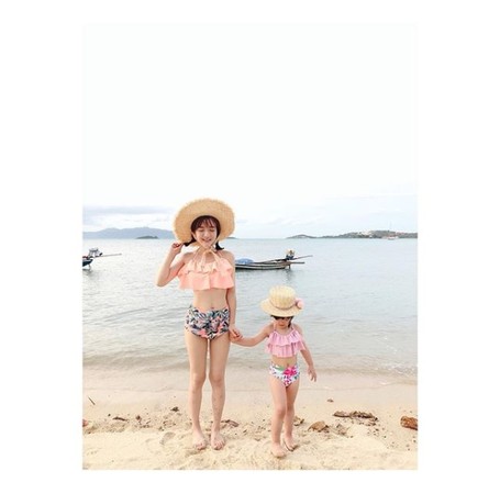▲▼阿沁2歲女暴風抽高　泰國海灘秀「逆天長腿」驚呆媽。（圖／翻攝自花花Instagram）