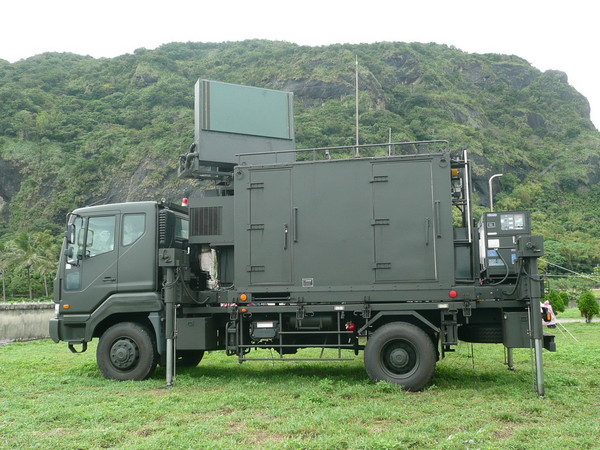 中科院推出的「移動式被動隱蔽雷達系統」（mobile passive radar systems），專門應對共軍殲-20部署數量日益增大的情況，為提高國軍空中威脅目標早期預警能力。（圖／翻攝自中科院官網）
