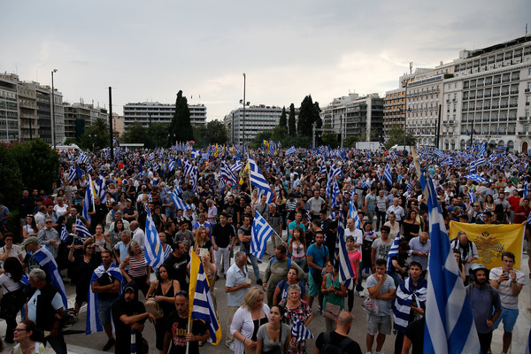 ▲▼ 希臘總理齊普拉斯（Alexis Tsipras）與馬其頓達成協議，引發希臘民眾不滿，數千人走上街頭示威。（圖／路透）