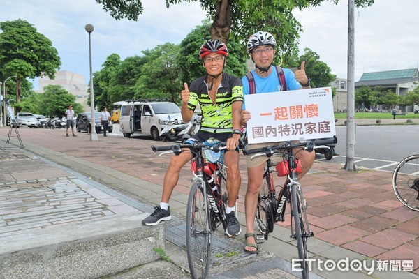 仁寶電腦採購中心資深副總徐文達先生率領一團28位同仁，以騎單車公益小旅行的方式，響應台灣世界展望會「飢餓三十人道救援行動」，熱情捐出一日餐費。（圖／世界展望會提供）