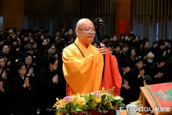 ▲佛光山南台別院為弘揚佛陀戒法，淨化社會人心，特別舉辦甘露灌頂三皈五戒典禮，禮請佛光山宗長心保和尚傳授。（圖／南台別院提供，下同）