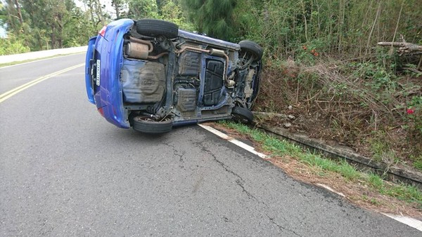 ▲▼賴彥妤墾丁自駕翻車。（圖／翻攝自賴彥妤臉書、爆料公社）