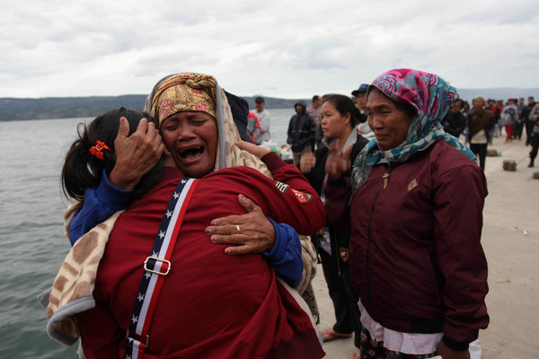 ▲▼印尼驚傳渡輪沉沒，近百人未被救出。（圖／路透）
