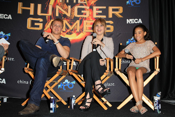 《飢餓遊戲》Amandla Stenberg、珍妮佛勞倫斯（Jennifer Lawrence）。（圖／達志影像）
