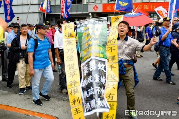 ▲▼八百壯士抗議軍改。（圖／記者邱顯燁攝）