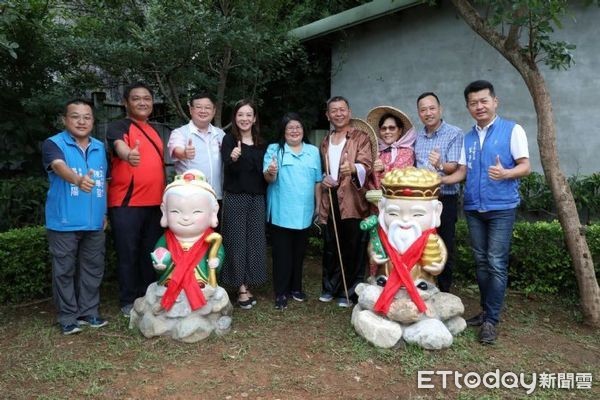 ▲伯公伯婆的雕塑展現客家人傳達濃濃在地人情味。（圖／桃園市政府客家局提供）