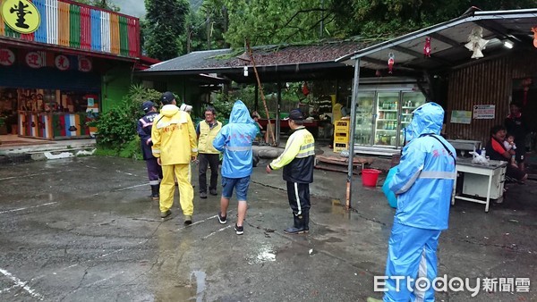 ▲高雄市區暴雨不斷。（圖／記者宋德威攝）