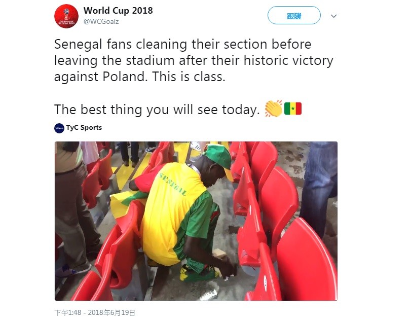 ▲▼世足賽／塞內加爾對波蘭，塞內加爾球迷不忘撿垃圾。（圖／翻攝自World Cup 2018推特）