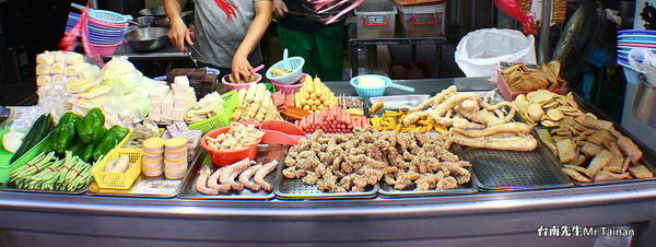▲台南義鹹酥雞比臉大的雞排只要50元。（圖／台南先生提供）
