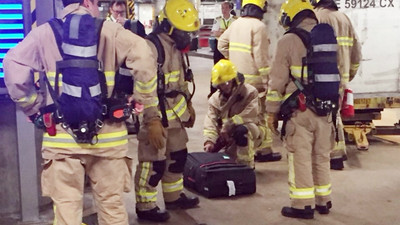 香港機場氣體洩漏！　消防隊包圍行李箱「拆彈」　報告...是顆菠羅蜜