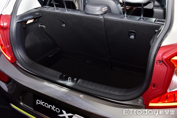 59.9萬元就能入手進口掀背車　KIA Picanto X-Line給你七氣囊、AEB等安全系統「大全配」（圖／記者游鎧丞攝）