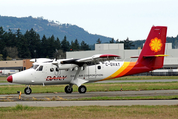 ▲▼德安航空購入新機DHC6-400型，機頭有可愛紅鼻頭，投入離島偏遠航線營運。（圖／德安航空提供）。
