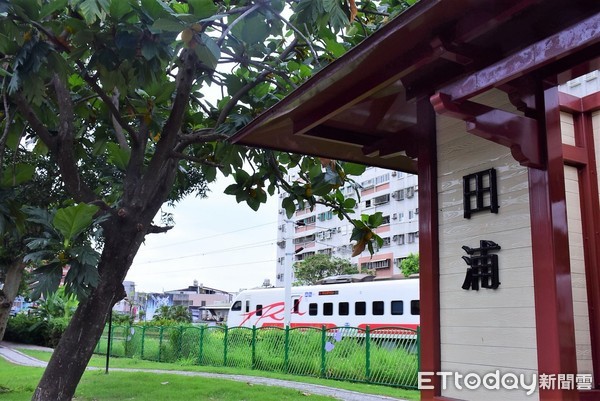 花蓮市長魏嘉賢前往田浦舊車站現勘，對未來行銷景點的規劃做深入探討，希望藉由當地客庄的鏈結和文化觀光的結合，活化與帶動田浦周邊的發展。  （圖／花蓮市公所提供）