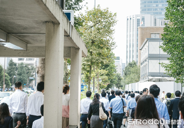 ▲面對人力逐漸短缺，日本打算對「出入境管理法」進行修正，藉此擴大外國人才的就業機會。（圖／PAKUTAS）