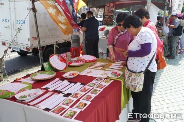 ▲▼開設七大領域課程，共同傳承並創新客家知識。（圖／桃園市政府客家局提供）