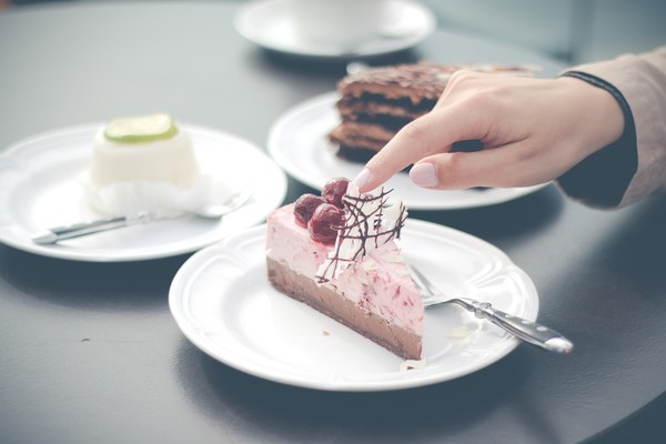 ▲▼蛋糕,烘焙,商店,甜點,冰櫃,櫥窗。（圖／翻攝自pixabay）