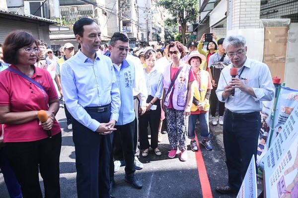 ▲水利局講解污水下水道工程。（圖／新北市政府提供