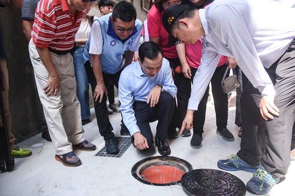 ▲水利局講解污水下水道工程。（圖／新北市政府提供