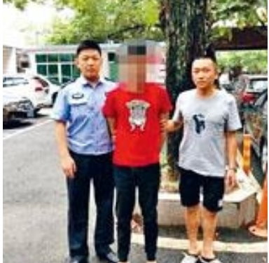 ▲何姓嫌犯落網後，還央求員警說：「能不能讓看完演唱會再關進去啊？」（圖／翻攝自大陸網站）