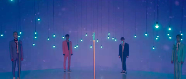 ▲▼SHINee新歌《你留下的話 Our Page》MV，為已逝成員鐘鉉留下第五支麥克風。（圖／翻攝自YouTube）