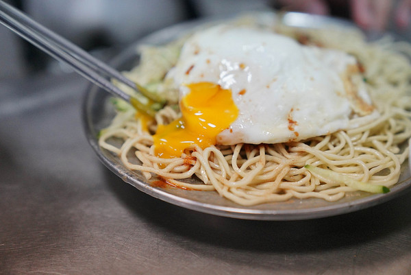 ▲台北深夜限定超人氣美食　柳家涼麵。（圖／小美叮叮-旅遊看世界提供，請勿任意翻攝以免侵權）