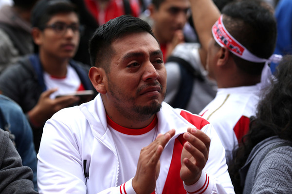 ▲秘魯終於進球，球迷感動落淚 。（圖／路透社）
