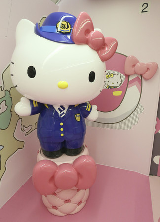 ▲主色調為粉紅色與白色的Hello Kitty子彈列車，本周六正式登場。(圖／達志影像／美聯社)