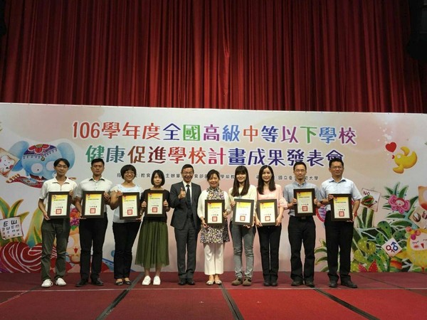 ▲新竹市獲教育部頒發105學年度優等縣市獎項。