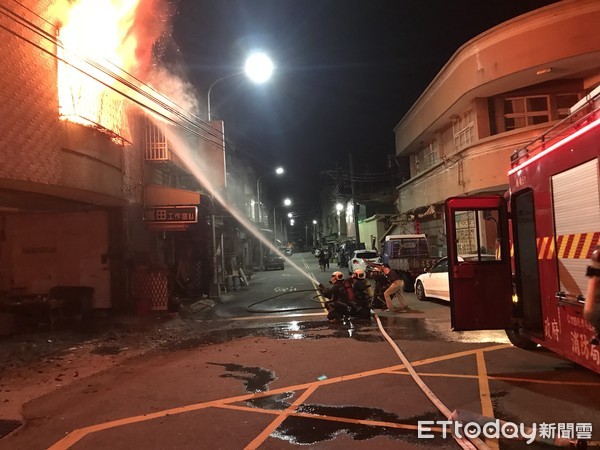 ▲▼台中市清水區一處民宅凌晨傳出火警。（圖／記者莊智勝翻攝）