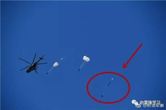 ▲400米跳傘「主傘沒開」　同袍都已減速「剩他還在墜落！」。（圖／翻攝微博）