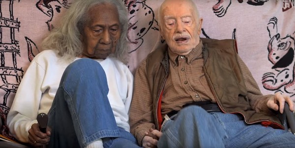 95歲爺爺愛上96歲奶奶　人生最後一次童話　卻連結婚都做不了主（圖／《Edith + Eddie》紀錄片）