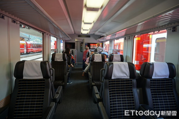 ▲▼瑞士伯爾尼納鐵路（Bernina Line）搭乘伯爾尼納快車（Bernina Express）。（圖／記者賴文萱攝）