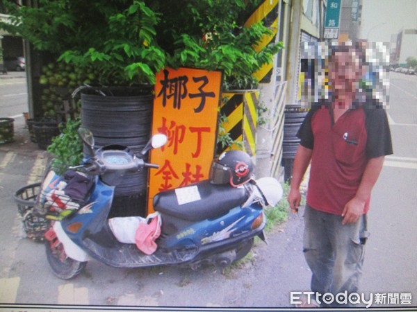 ▲王姓男子騎機車行竊他人雨衣被查獲。（圖／記者林悅翻攝）