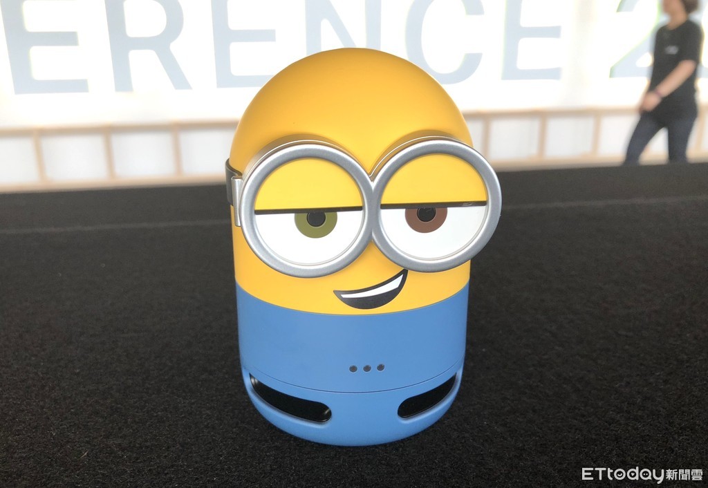 LINE智慧助理Clova Desk動眼看：搭載紅外線、可辨別圖像（圖／記者樓菀玲攝）