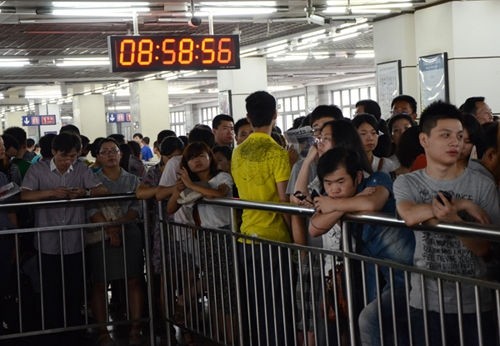 ▲▼ 北京地鐵尖峰時刻人潮擁擠 。（圖／翻攝百度）