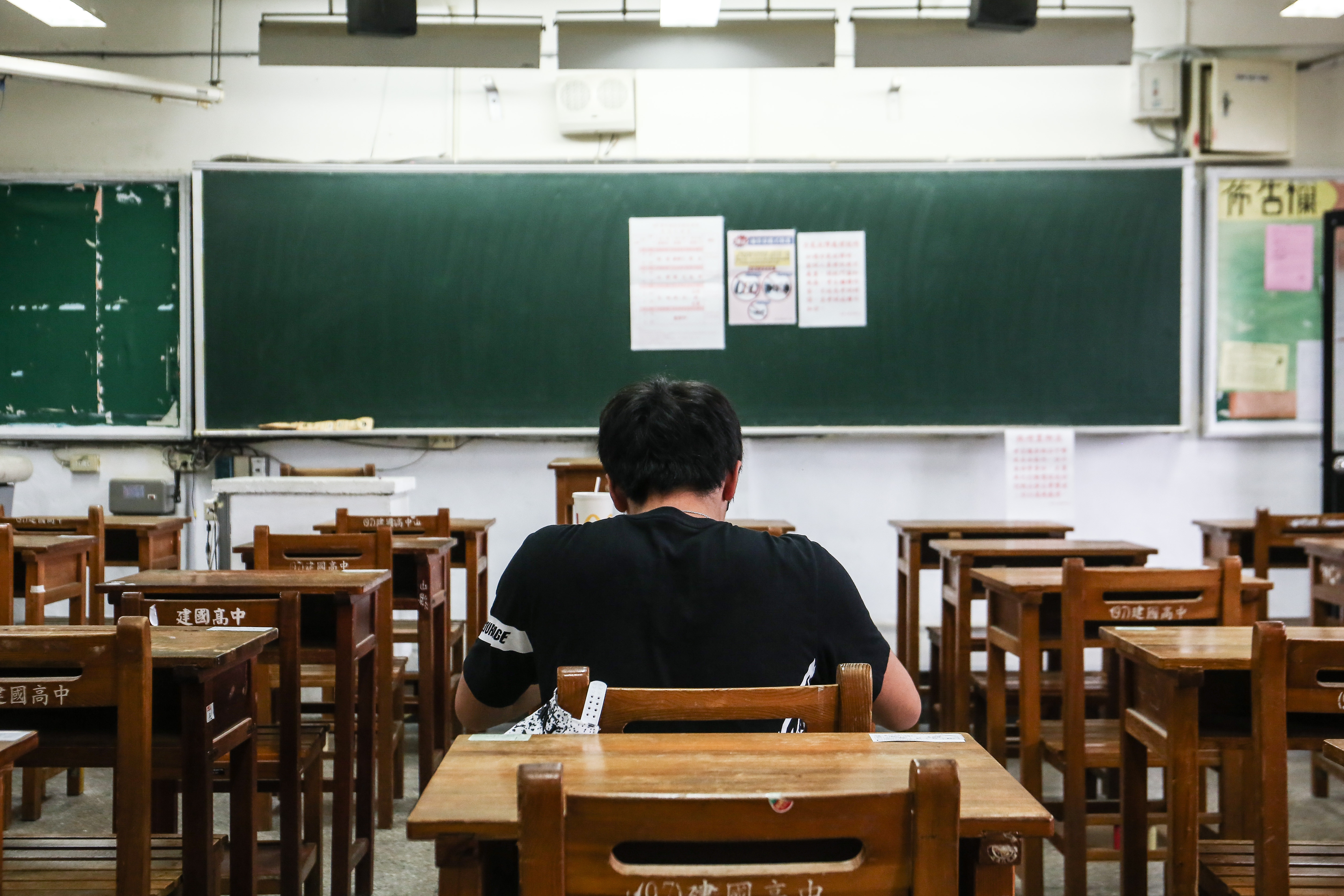 ▲▼107年大學指考開放考生看考場,建國中學,考生。（圖／記者周宸亘攝）