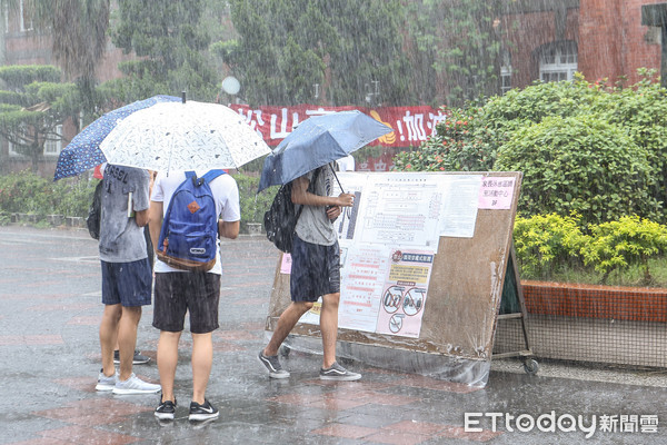 ▲▼107年大學指考開放考生看考場,建國中學,考生。（圖／記者周宸亘攝）