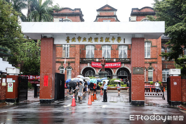 ▲▼107年大學指考開放考生看考場,建國中學,考生。（圖／記者周宸亘攝）