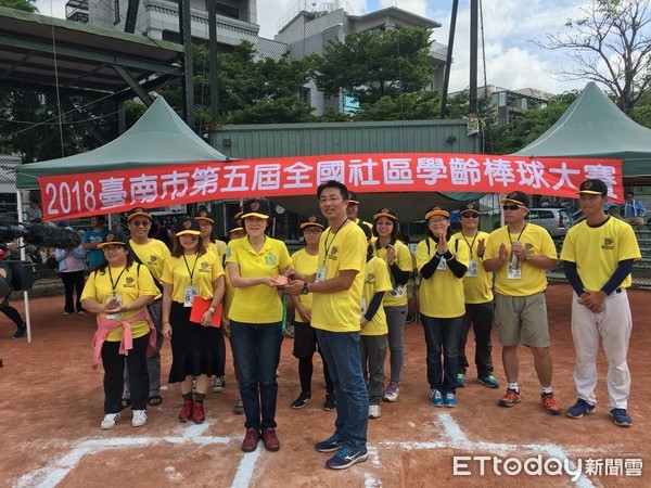 ▲2018年台南市第5屆全國社區學齡棒球大賽，6月30日下午在台南市小北C棒球場舉行開幕儀式。（圖／市府提供）
