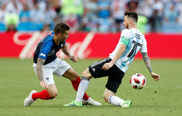 ▲▼     2018世足,法國vs阿根廷。赫蘭德茲(Lucas Hernandez)、梅西(Lionel Messi)（圖／路透社）