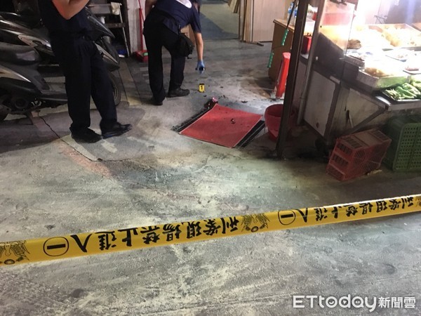 ▲▼中和傳縱火！男汽油彈怒扔鹽酥雞攤　網看傻：台灣治安真棒。（圖／記者陳雕文翻攝）