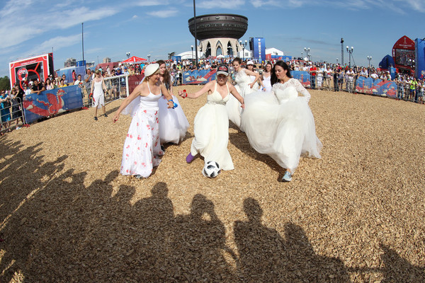 ▲FIFA在俄羅斯喀山舉行的婚紗世界盃         。（圖／路透社）