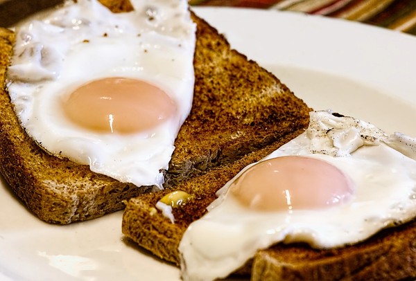 ▲吐司夾蛋,烤土司,雞蛋,早餐。（圖／取自免費圖庫pixabay）