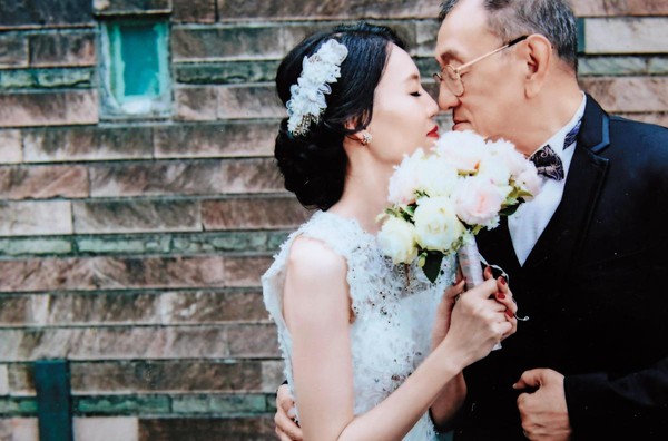 董念台與嫩妻黃逸珊日前在台中拍了40張婚紗照。（董念台提供）