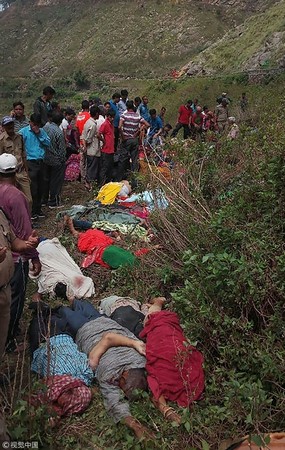 ▲印度北阿坎德邦（Uttarakhand）巴士墜落山谷，釀48人死亡。（圖／CFP）